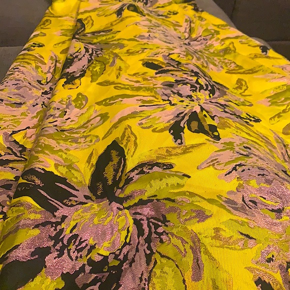 Beautiful detailed floral summer dress. (S) - Picture 2 of 4